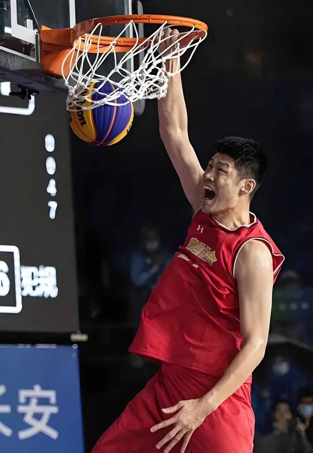 星级球员在职业篮球赛场上表现抢眼