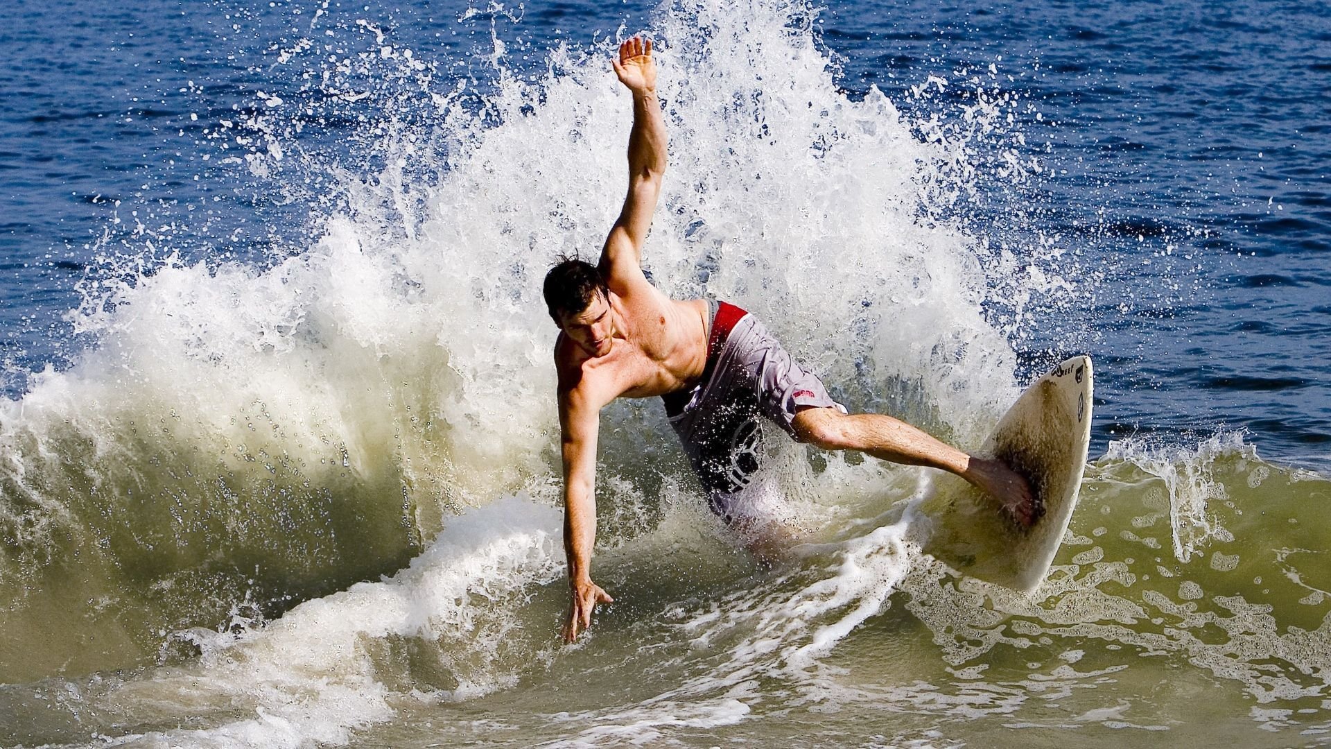 杜兰特重返赛场，表现优异首场状态出色，公牛观众沸腾！引发球迷热议