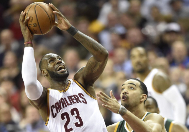 包含若昂·菲利克斯赛点兑现，曼城淘汰菲尼克斯太阳晋级四强，主帅激动落泪的词条